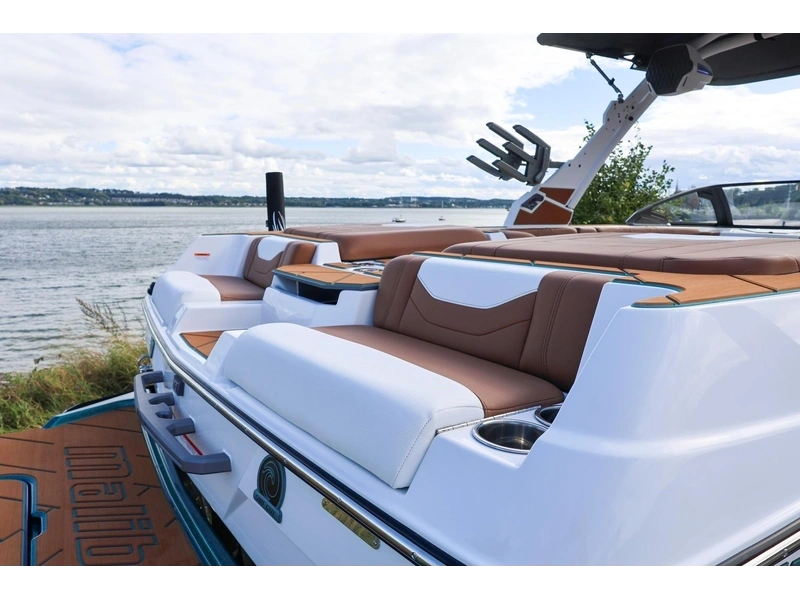 2026 Malibu 23 Lsv alt