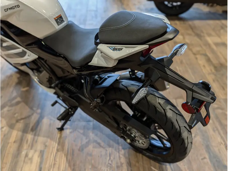 2026 CFMOTO 300SS // Nebula White thumbnail 12