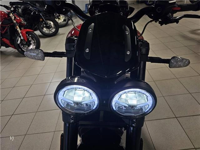 2025 Triumph Rocket 3 Storm R alt