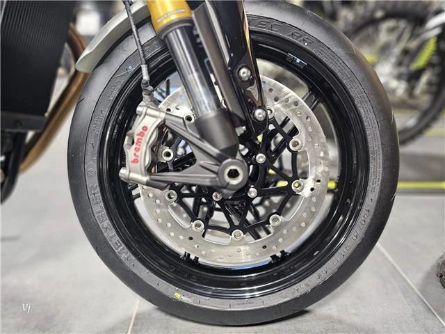 2025 Triumph Speed Twin 1200 Rs alt