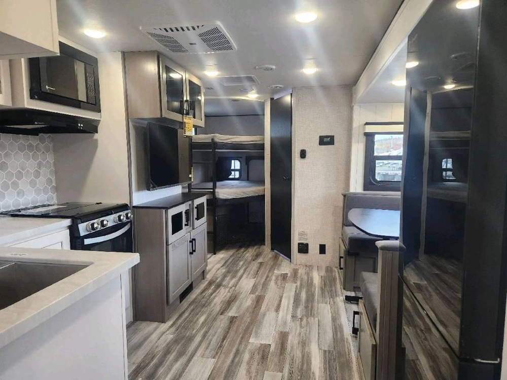 Jayco Jay Feather 24bh 2025 alt