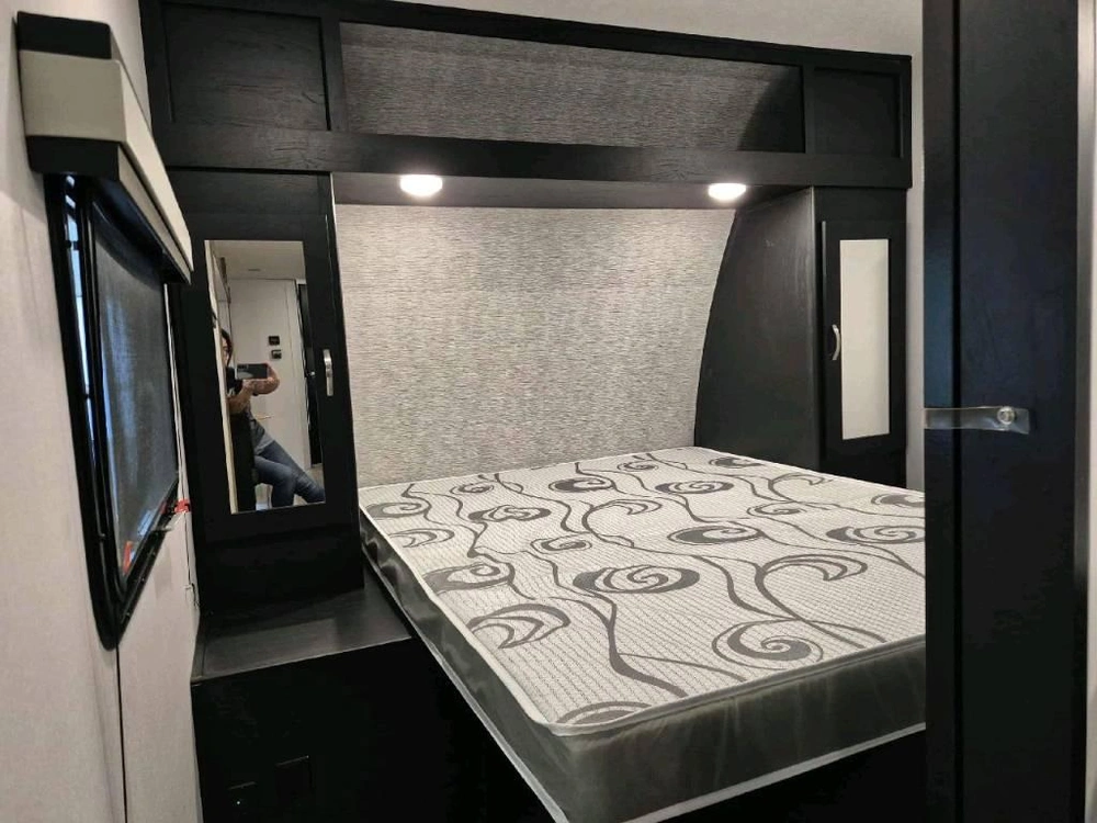 Coachmen Freedom Express 287bhds 2022 alt