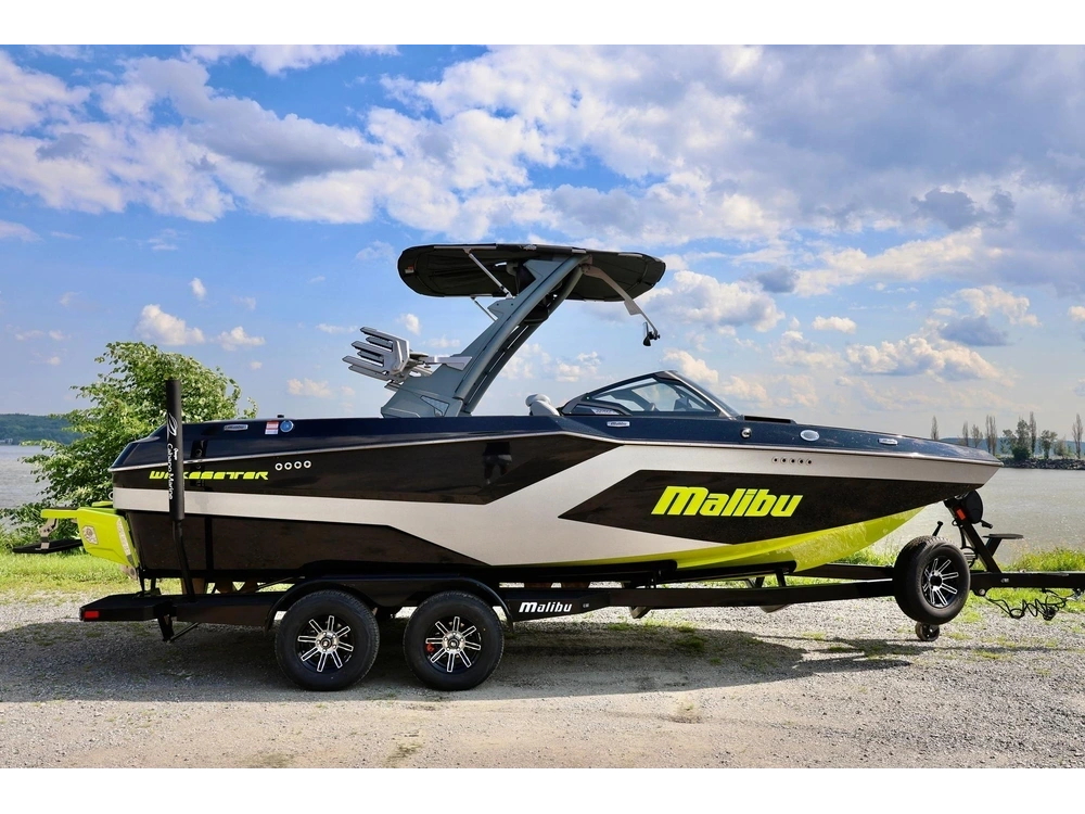 2025 Malibu 22 Mxz alt