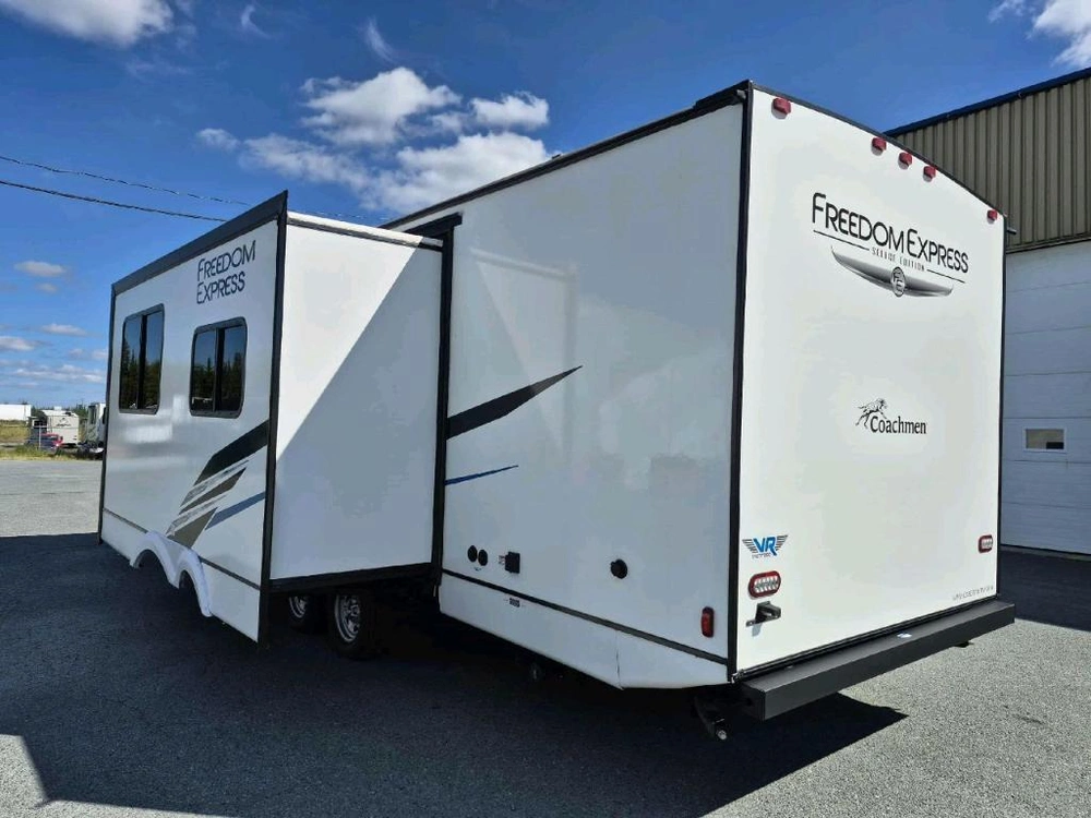 Coachmen Freedom Express 287bhds 2022 alt