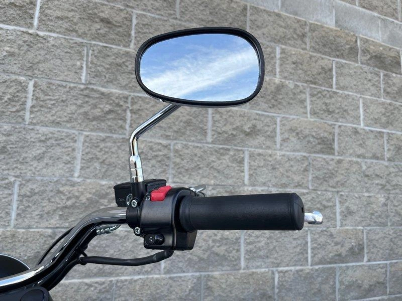 2025 Kawasaki Vulcan 900 Classic alt