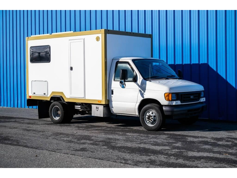 Ford E450 Paralander 2006 alt