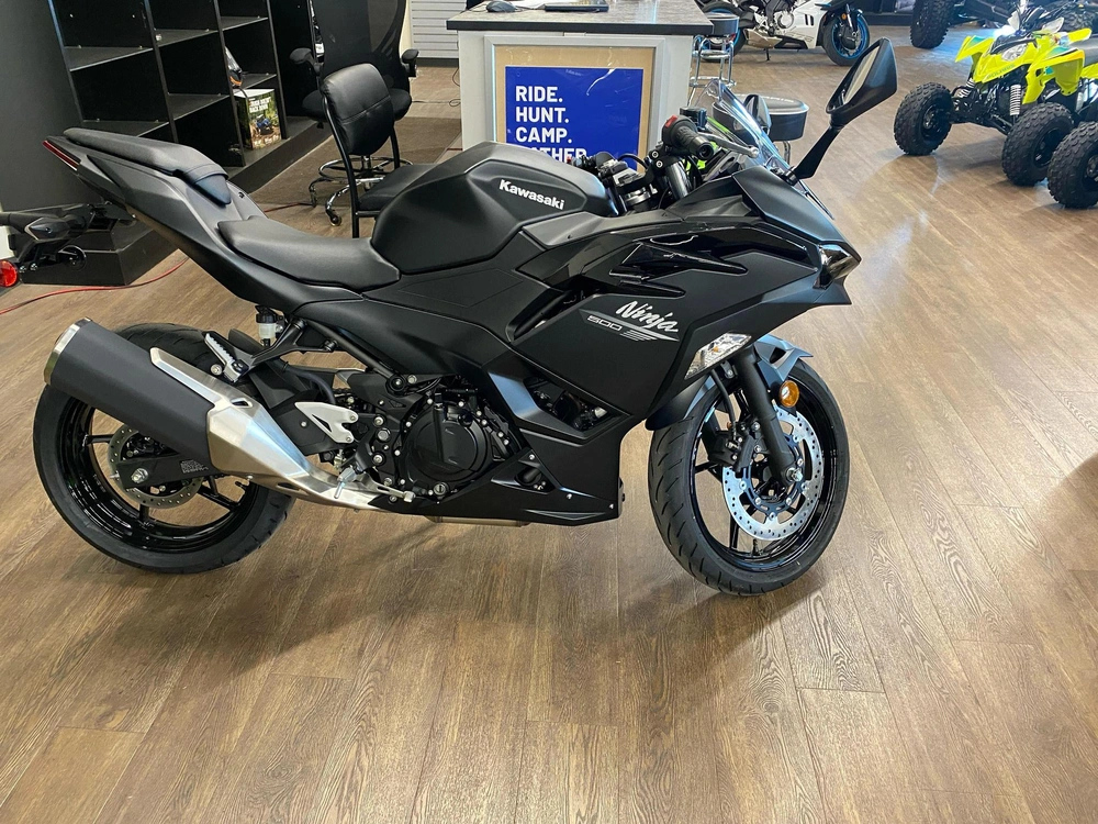 2026 Kawasaki Ninja 500 Base alt