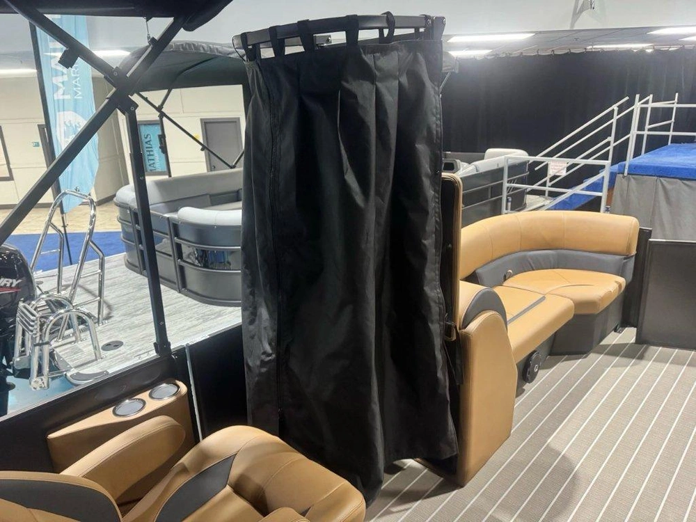 2026 Bentley Legacy 223 Navigator alt