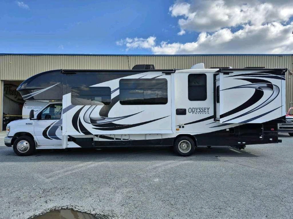 Entegra Coach Odyssey 29v 2020 alt