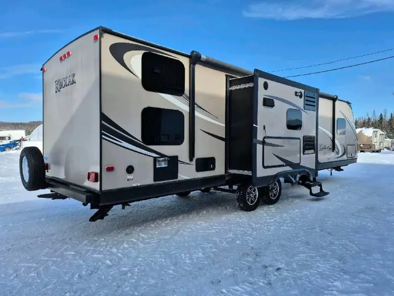 2015 Kodiak 300BSHL thumbnail 5