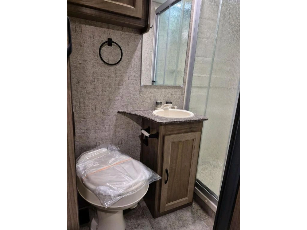 Coachmen Freelander 28bh 2018 alt