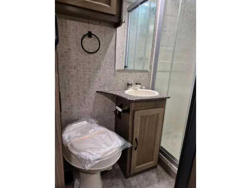 2018 Coachmen Freelander 28BH thumbnail 24