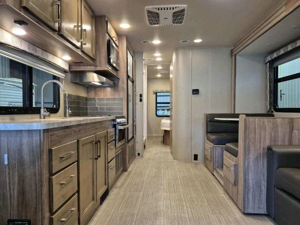 Entegra Coach Odyssey 29v 2020 alt