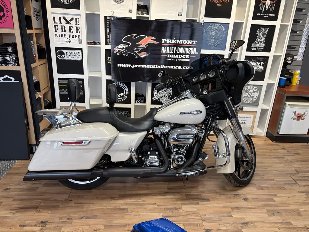 Harley-Davidson FLHX 2022