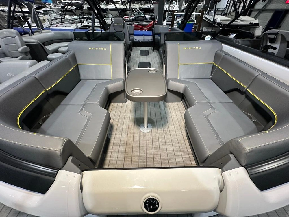 Manitou 22 Explore Switchback 2025 alt