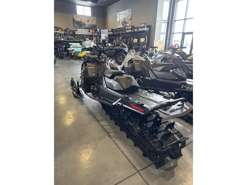 2026 Ski-Doo SUMMIT X w/ EXPERT Pkg 154 850 E-TEC Turbo R PowderMax X-Light 3.0" SHOT w/ 10.25" Touchscreen