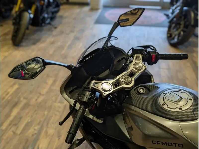 2026 CFMOTO 300SS // Nebula Black thumbnail 8