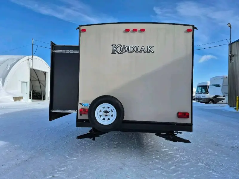 2015 Kodiak 300BSHL thumbnail 6