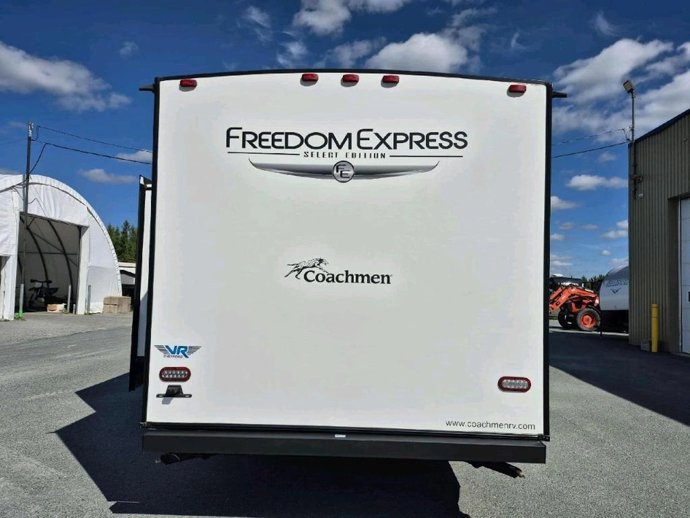 Coachmen Freedom Express 287bhds 2022 alt