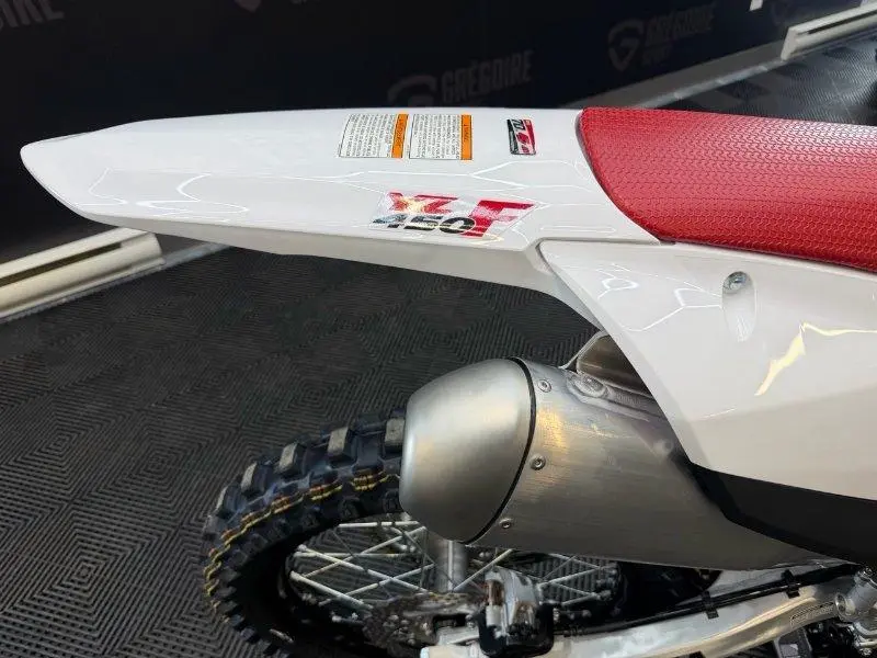 2026 Yamaha YZ450F 70E ANNIVERSAIRE thumbnail 5
