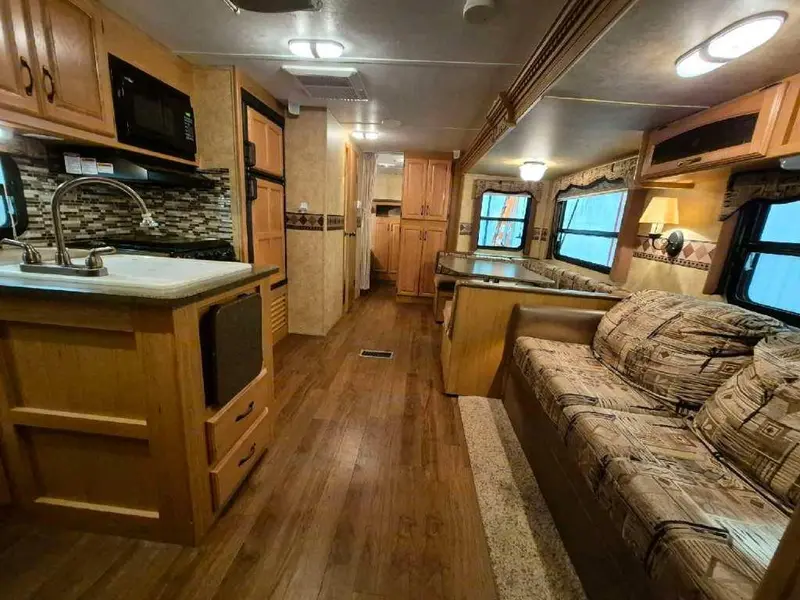 2010 Keystone RV Laredo 29BHS thumbnail 10