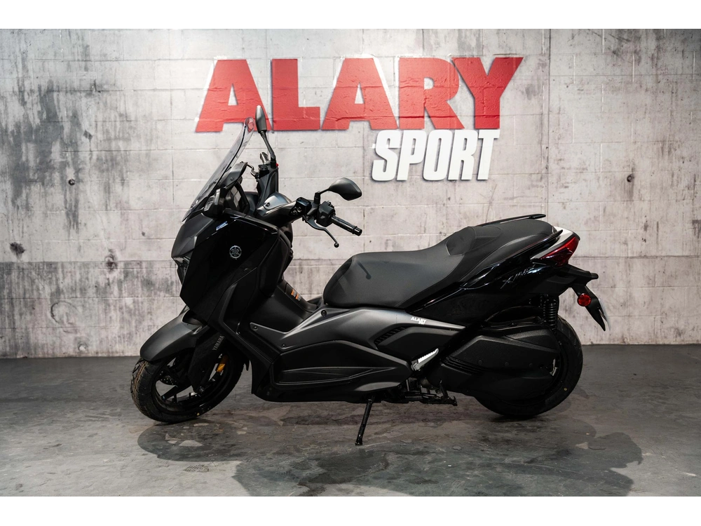 2025 Yamaha Xmax alt