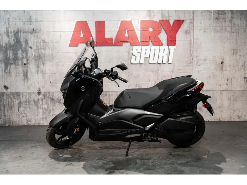 2025 Yamaha XMAX thumbnail 2