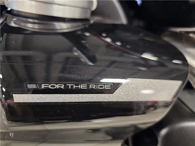 2025 Triumph Rocket 3 Storm R alt