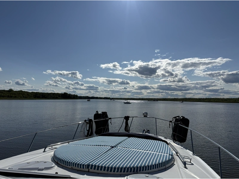 2011 Cruisers Yachts 360 Express alt