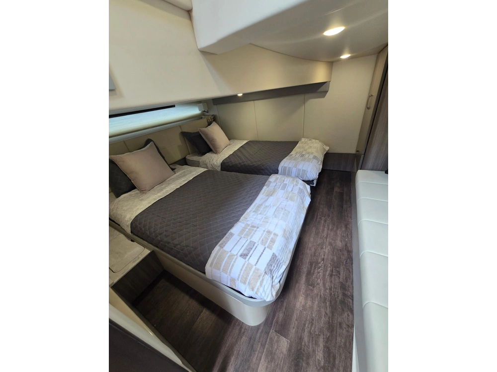 2022 Regal 42 Xo alt