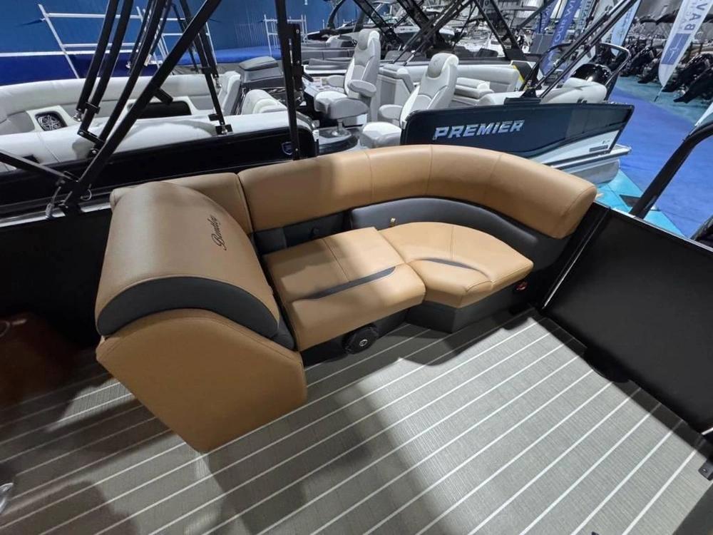 2026 Bentley Legacy 223 Navigator alt