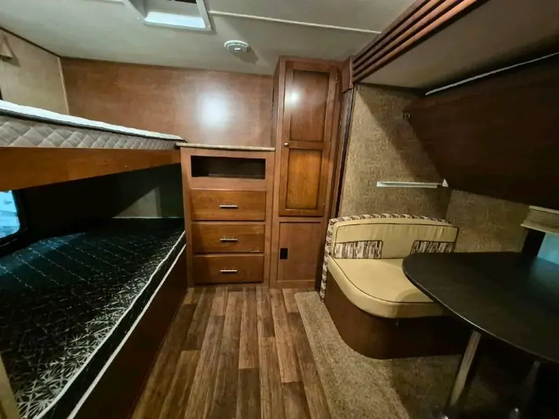 2015 Kodiak 300BSHL thumbnail 24