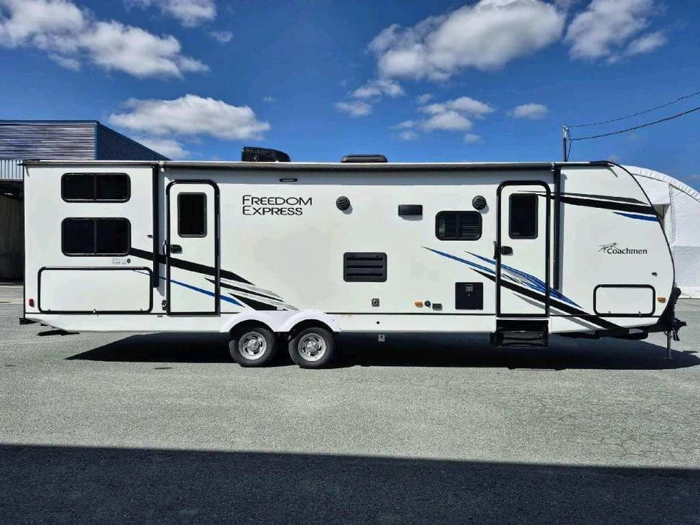 Coachmen Freedom Express 287bhds 2022 alt