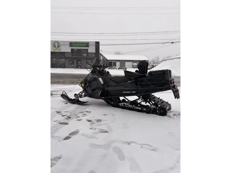 Polaris Titan 800 2018 alt