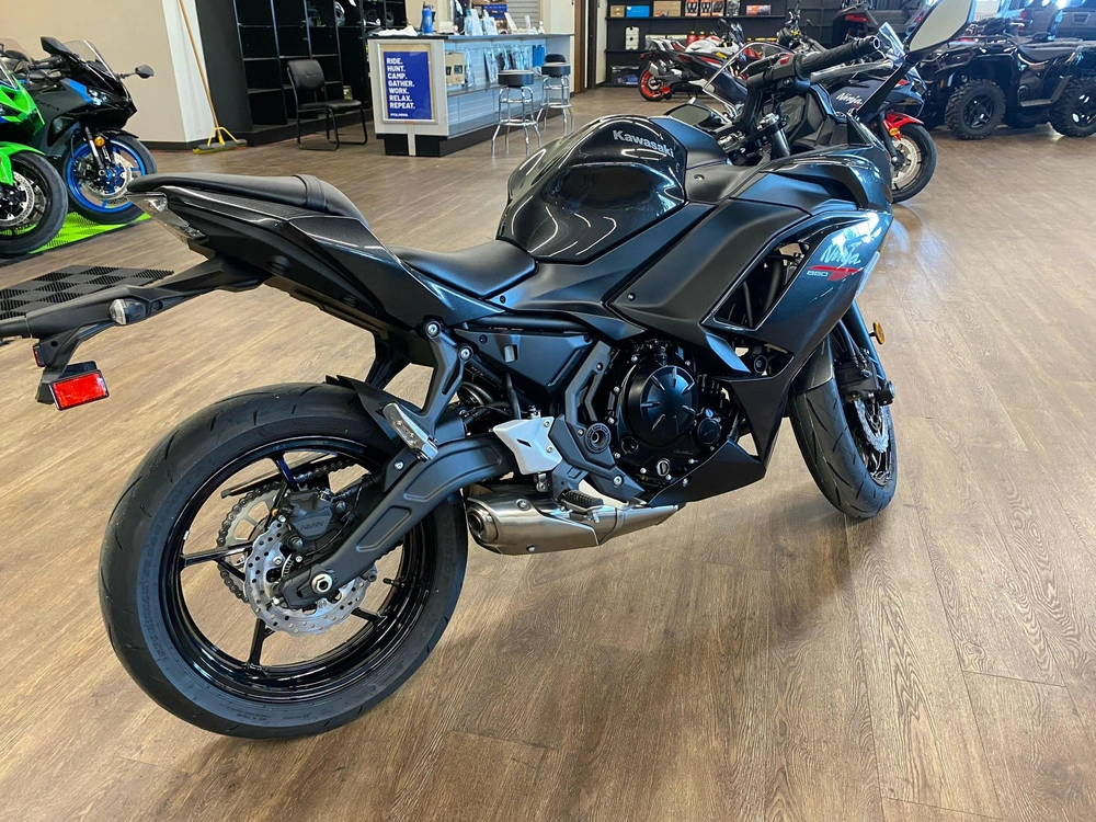 2026 Kawasaki Ninja® 650 Base Base alt