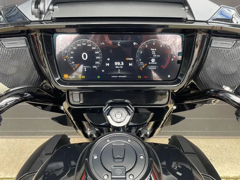2026 Harley-Davidson FLHXL - Street Glide® Limited thumbnail 16