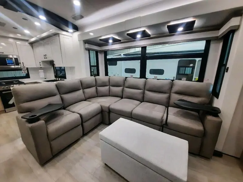 2026 Jayco Pinnacle 38FBRK thumbnail 17