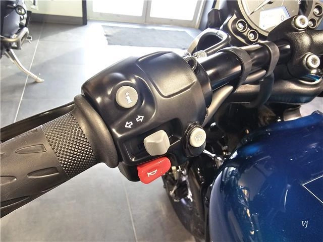 2026 Triumph Bonneville Bobber alt