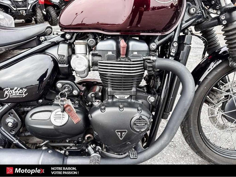 Triumph Bonneville Bobber 2017 alt