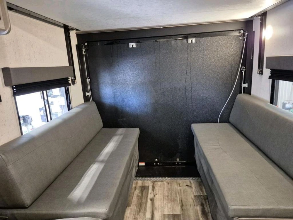 Dutchmen Coleman 270tq 2022 alt