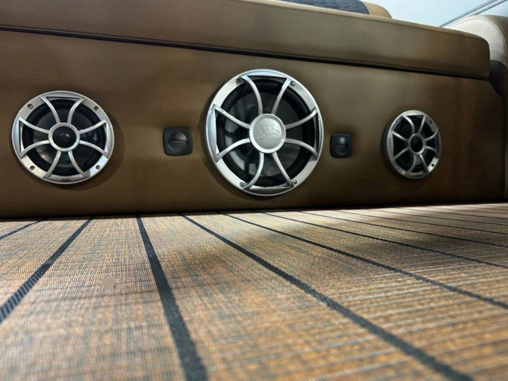 Bentley Elite 253 Swingback 2026 alt