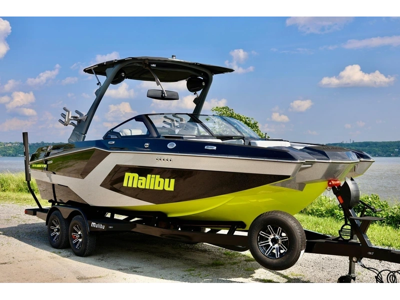 2025 Malibu 22 Mxz alt