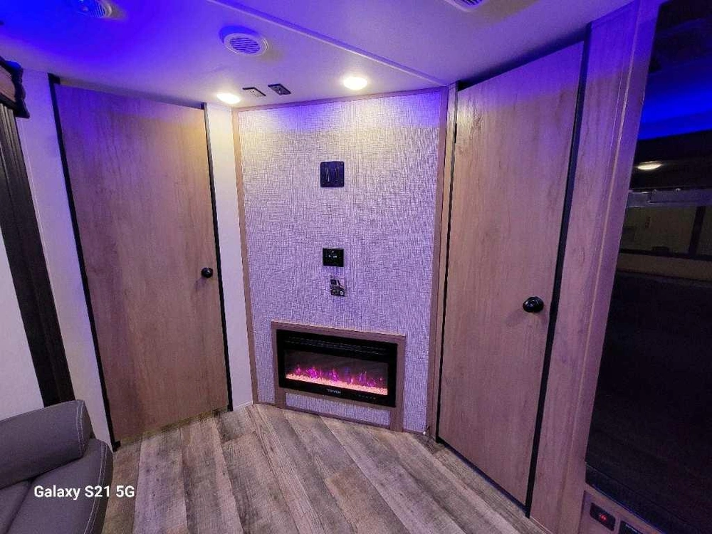 Cherokee Grey Wolf 27dbh 2023 alt