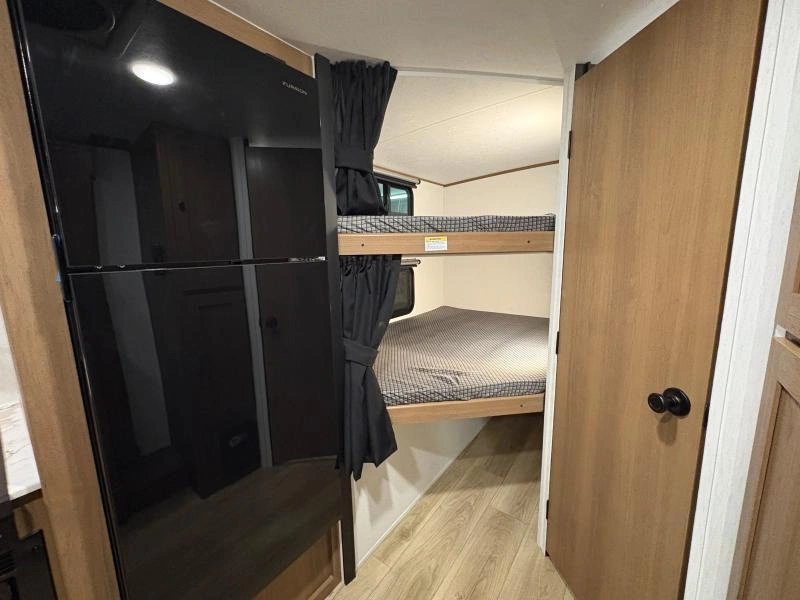 Coachmen Apex Nano 208bhs 2026 alt