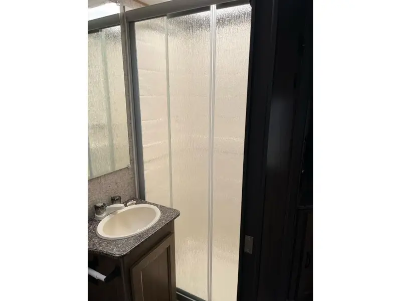 2018 Coachmen Freelander 28BH thumbnail 25