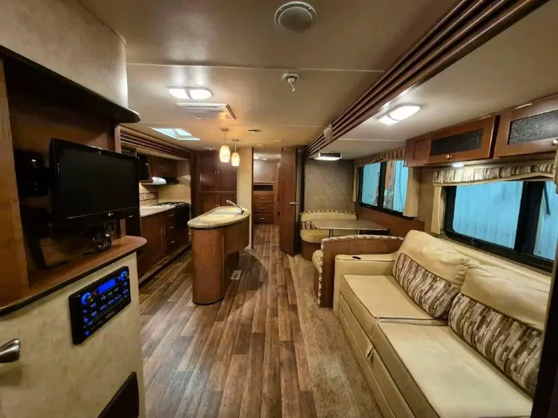 2015 Kodiak 300BSHL thumbnail 11