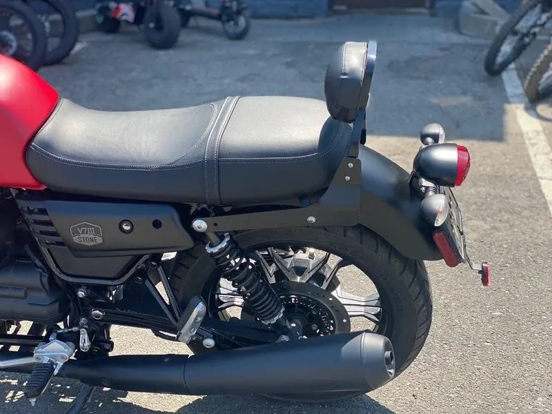 2019 Moto Guzzi V7 III STONE thumbnail 9