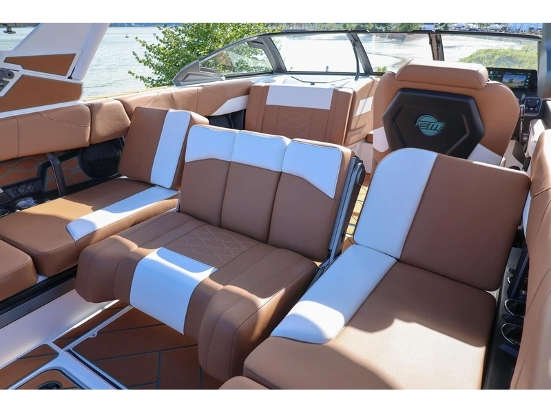 2026 Malibu 23 Lsv alt