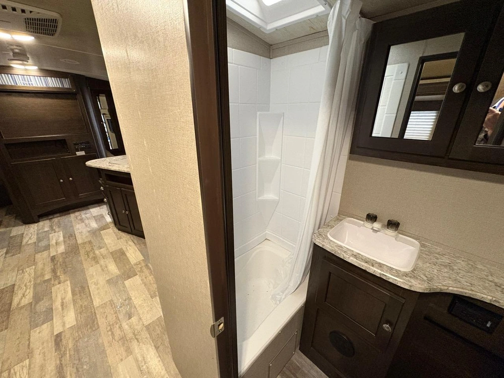 2018 Other Shadow Cruiser Id280qbs alt