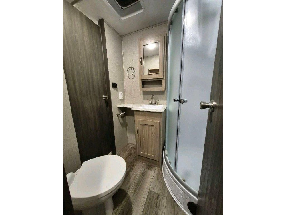 Coachmen Adrenaline 27lt 2021 alt